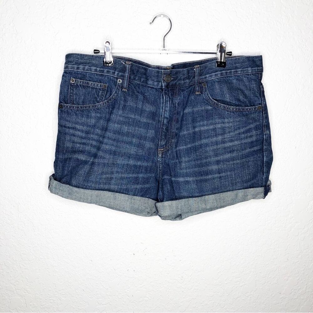 Gap boyfriend jean shorts size 12 or 31R‎
